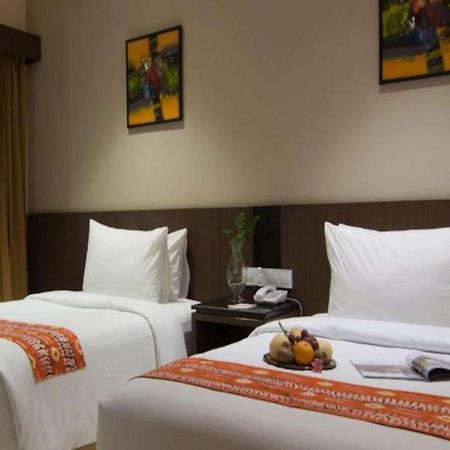 Aria Barito Hotel Banjarmasin  Buitenkant foto