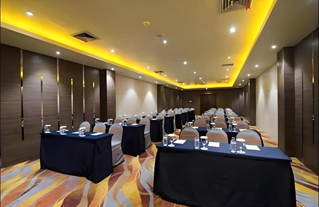 Aria Barito Hotel Banjarmasin  Buitenkant foto