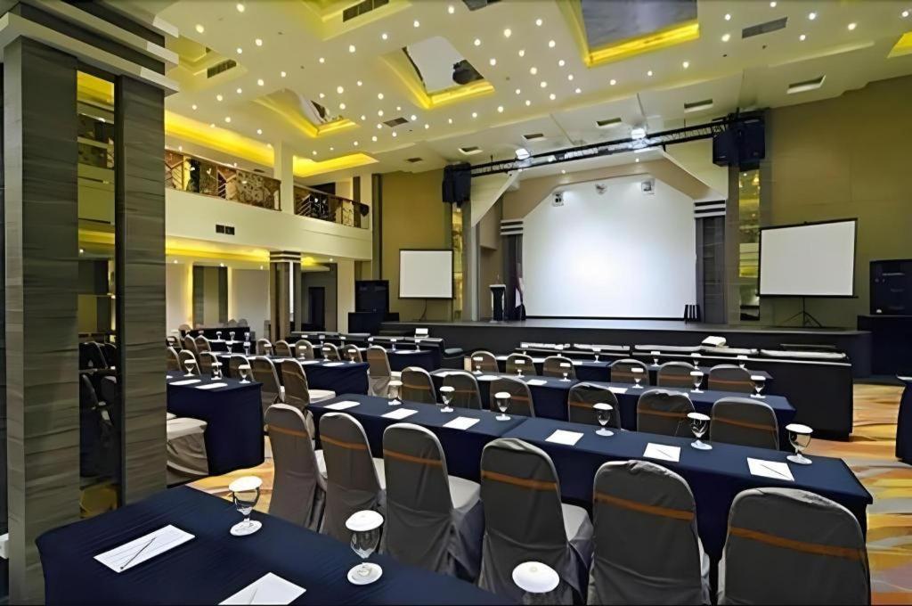 Aria Barito Hotel Banjarmasin  Buitenkant foto