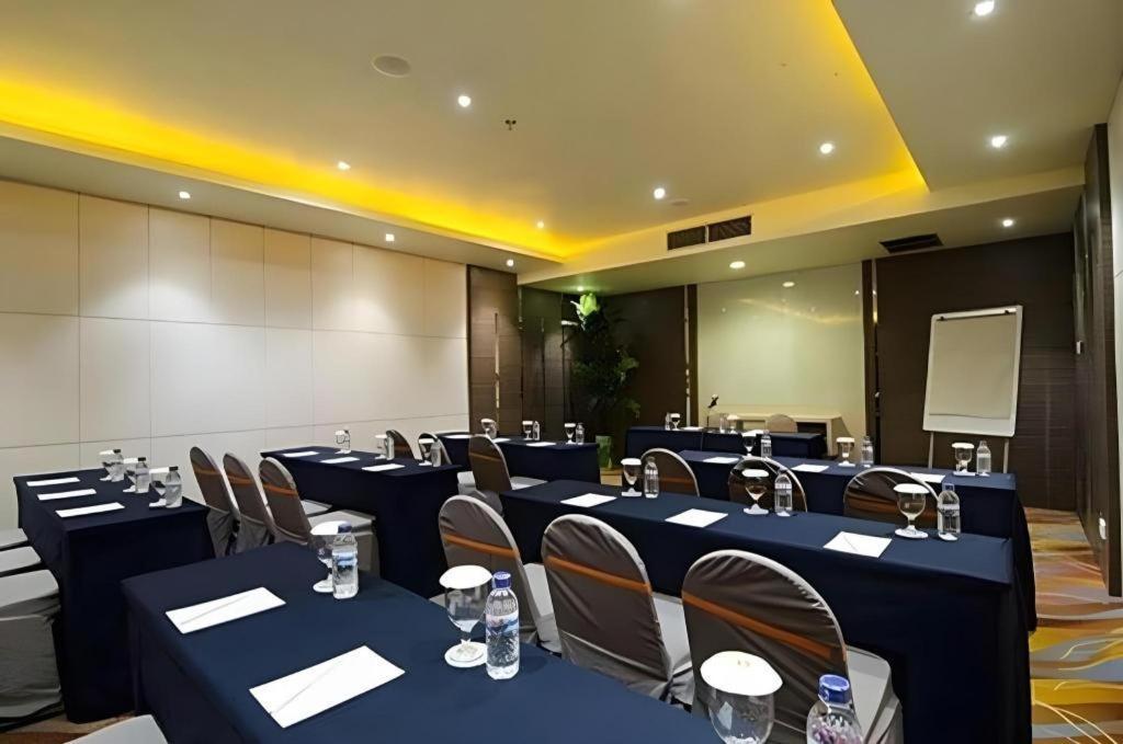 Aria Barito Hotel Banjarmasin  Buitenkant foto