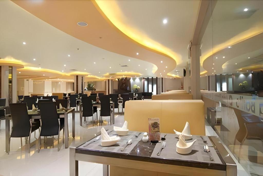 Aria Barito Hotel Banjarmasin  Buitenkant foto