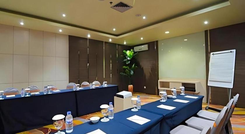 Aria Barito Hotel Banjarmasin  Buitenkant foto