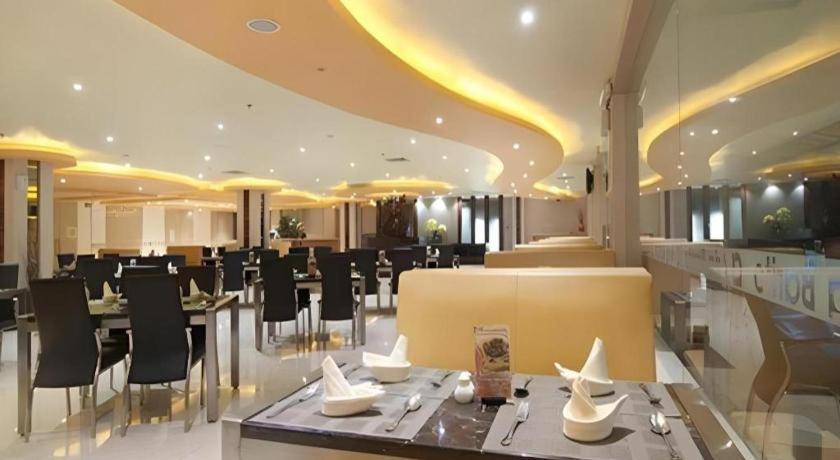 Aria Barito Hotel Banjarmasin  Buitenkant foto