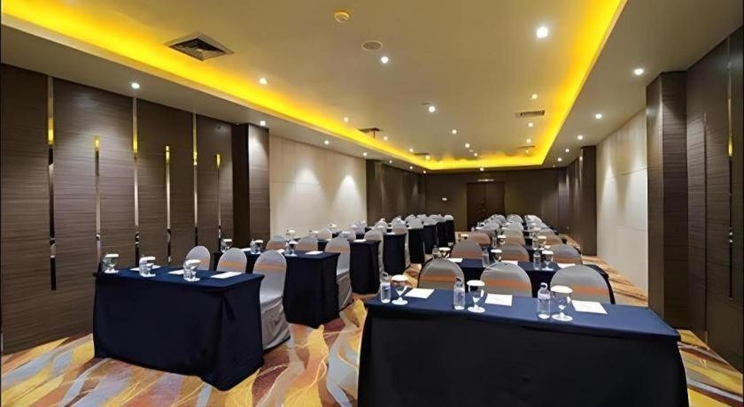 Aria Barito Hotel Banjarmasin  Buitenkant foto