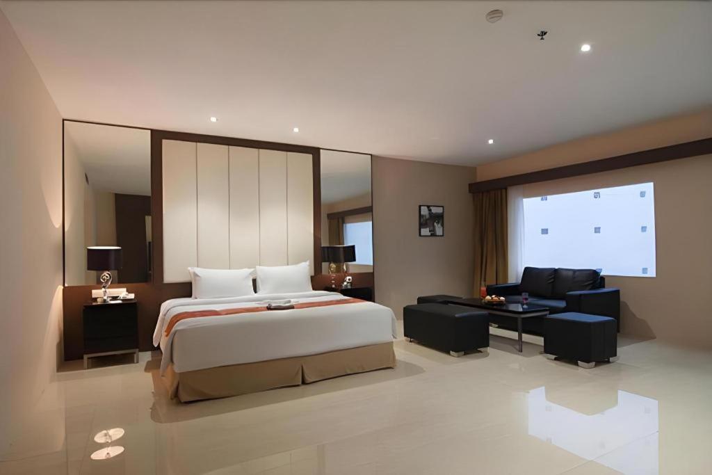 Aria Barito Hotel Banjarmasin  Buitenkant foto