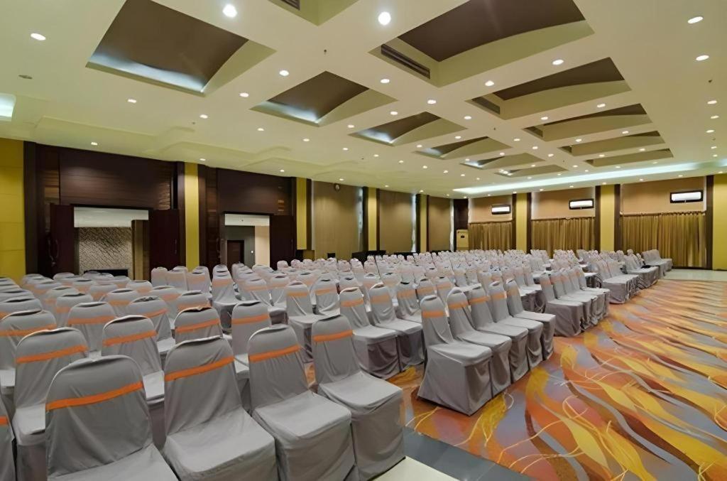 Aria Barito Hotel Banjarmasin  Buitenkant foto