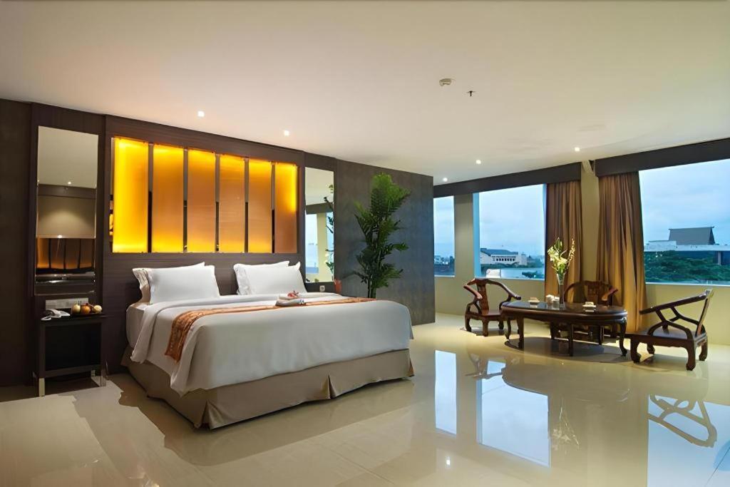 Aria Barito Hotel Banjarmasin  Buitenkant foto